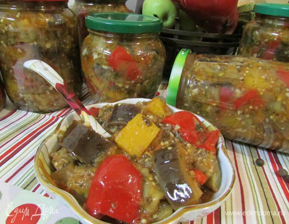 Расфасовать в горячем виде, закрыть под ключ, завернуть в что-нибудь теплое, оставить до полного остывания.
Приятного аппетита! 