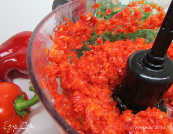 Перец тоже измельчить. 