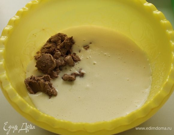 Постепенно добавьте оливковое масло, рикотту( у меня шоколадная) и молоко. Хорошо перемешайте.