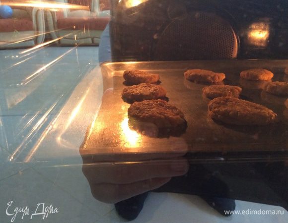 Выпекаем в духовке 20 минут на 180 градусах.