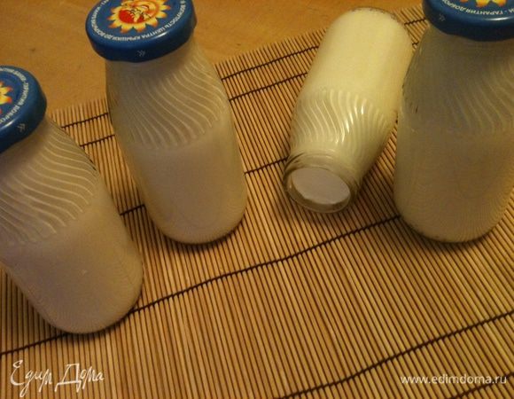 И вот можно наслаждаться чистым йогуртом или вводить любые добавки как Вам хочется от меда и ягод до пюре из сухофруктов и т.д.