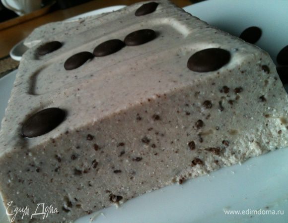 Ну а если все тихо, то продолжаем: замоченный желатин распускаем на водяной бане, аккуратно, но энергично в миску с желатином кладем пру ложек мусса и размешиваем, а потом эту смесь выливаем в мусс, тщательно перемешиваем и выливаем в желаемые формочки. Охлаждаем! И наслаждаемся!

