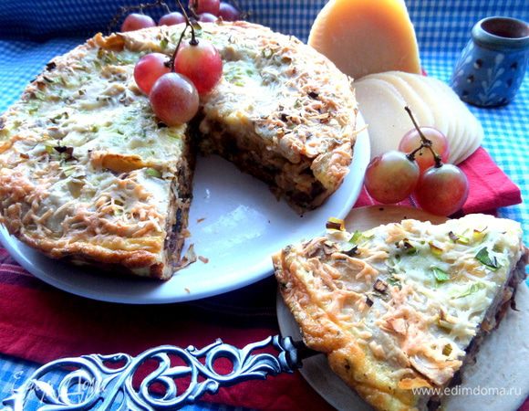 Отрезаем по большому куску,потому что это очень вкуснооооо))))))