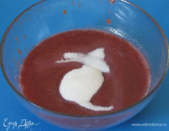 Добавить в горячее пюре сахар. Сахара можно взять меньше.