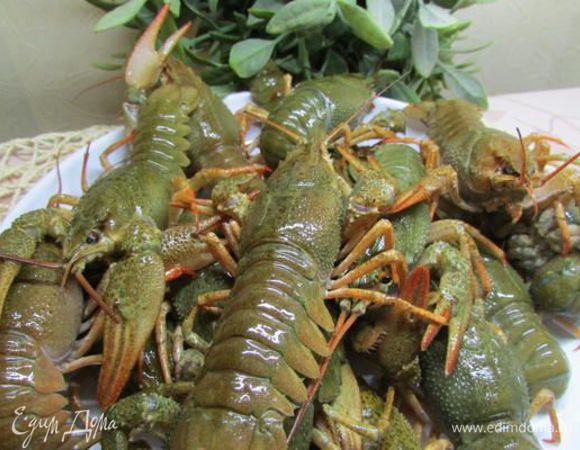 Раки залить холодной водой примерно на 1 час.