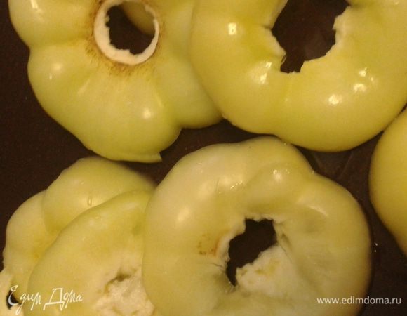  Верхушки можно очистить от хвостиков и оставить как крышечки.