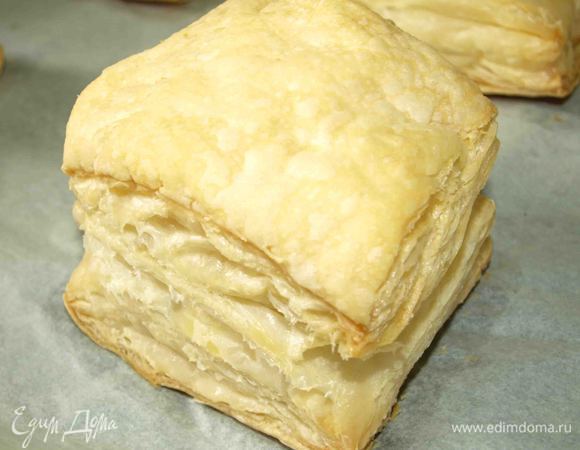 выпекать пока тесто не поднимется и не станет золотистого цвета. Примерно 45 минут