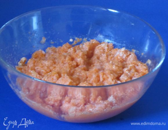 Пробить до состояния пюре. Добавить манку. Оставить на 15 минут.