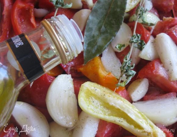  Добавить оливковое масло.
* В ингредиентах указала - по вкусу, количество регулируйте сами, я налила примерно 150 гр.
Все хорошо перемешать.