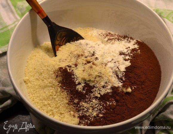 Смешать все сухие ингредиенты.