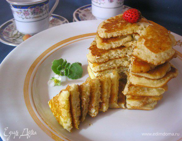 Подавать  с растопленным сливочным маслом, медом или вареньем.
Приятного:)