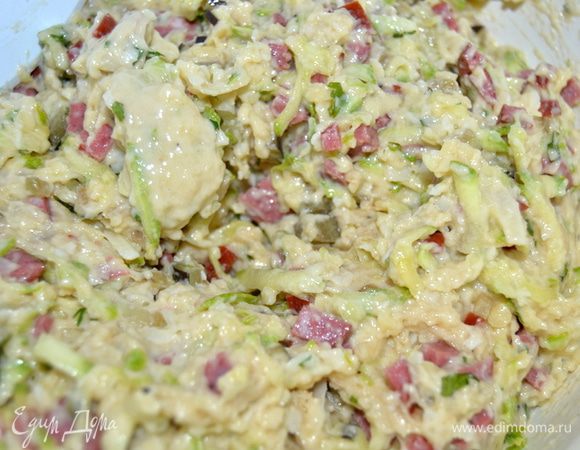 Смешать все составляющие,хорошенько вымесить,чтобы всё равномерно распределилось.