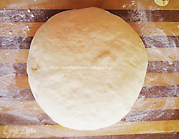 Накрываем тесто салфеткой, оставляем на 30 минут. Тесто увеличится в объеме