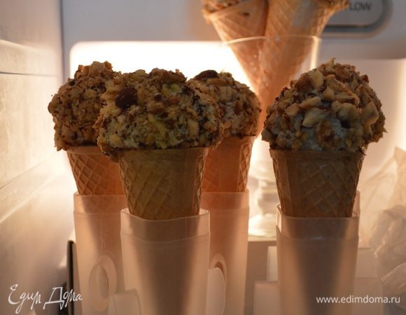 Все до подачи храним в холодильнике, подаем со всеми прелестями :)