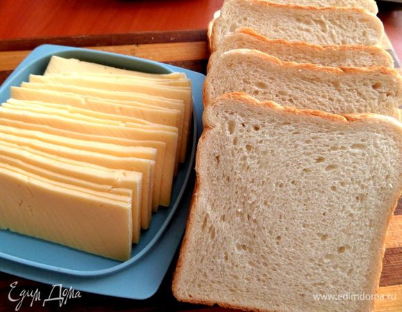 Продукты... Сыр можно плавленный в пластинках или тонко нарезанный обычный.