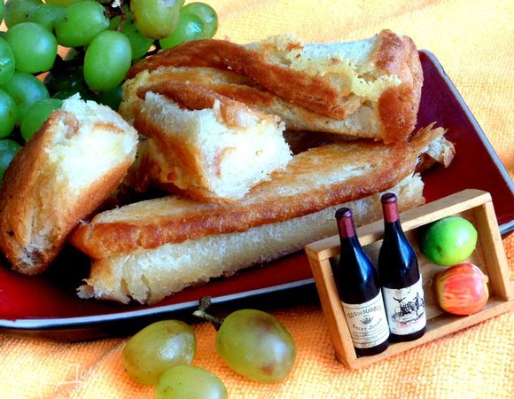 Можно промокнуть на салфетку лишнее масло и сразу подавать,пока они тёплые и хрустящие!