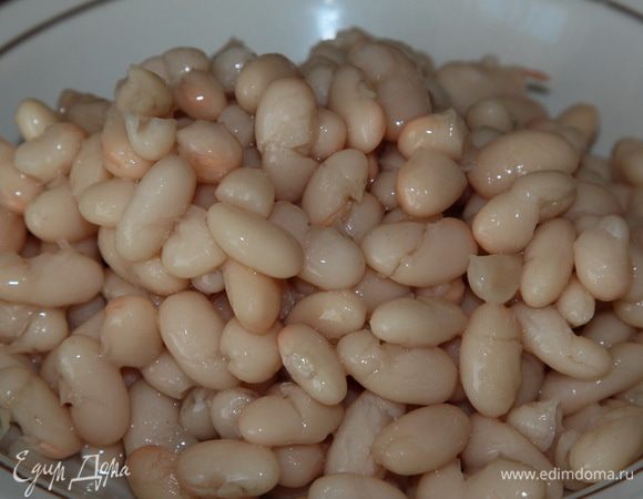 Фасоль предварительно отвариваем до готовности.