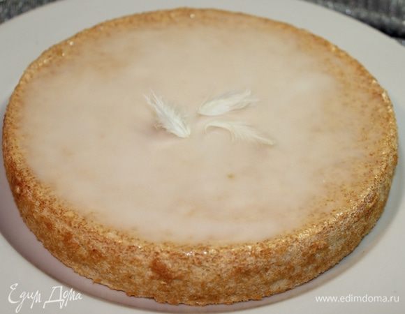 Украшаем торт глазурью, распределив ее по поверхности и готово!!