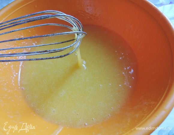 Добавляем растительное масло (без запаха!!!) и перемешиваем до однородности.