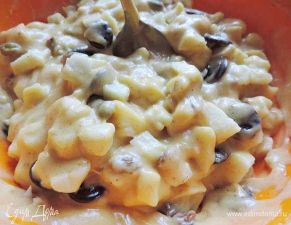 Все перемешиваем. Может показаться, что наполнителя больше, чем теста. Не переживайте - все идет по плану))) 