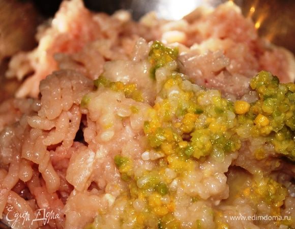 Пропустить их через мясорубку (насадка должна быть с мелкими отверстиями)