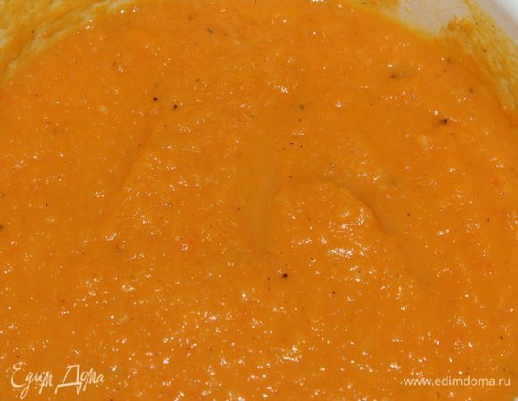 С тыквой суп пару раз булькнет и можно выключать. Пробиваем блендером.