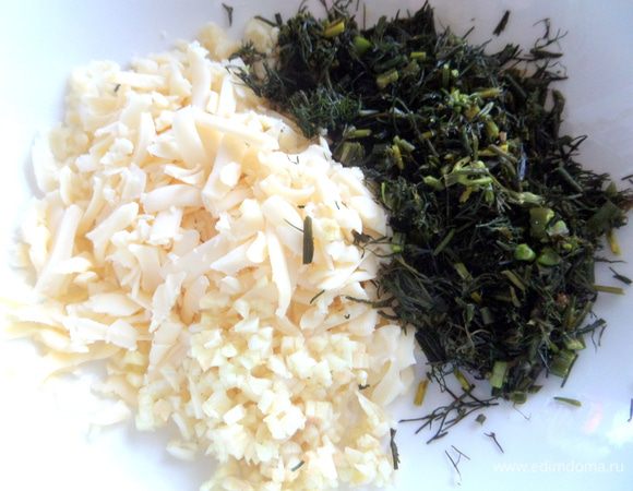 Сыр можно крупно натереть,укроп порубить и смешать с майонезом или сметаной для начинки.