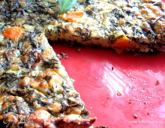 Пока горячая,отрезаем кусочек (он отлично держит форму!).