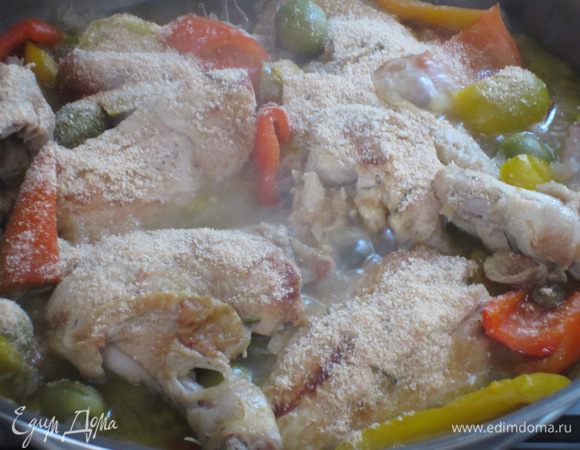 Добавить панировочные сухари и оставить на огне ещё 10 минут.