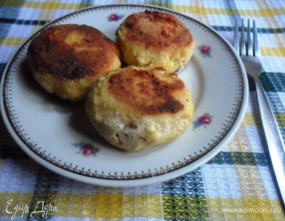 Подавать горячими.
В качестве топинга - сметана, мёд, сгущёное молоко, варенье по вашему выбору.
Приятного аппетита!