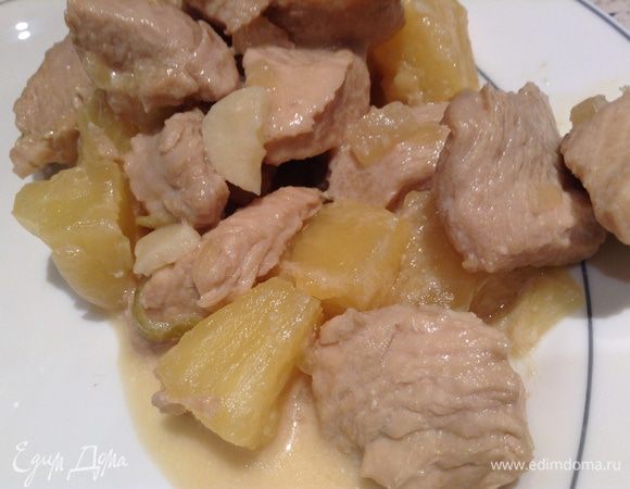 Добавить сливки и жарить еще 10 минут.
Подавать с рисом, у меня с картошкой (но лучше с рисом))).