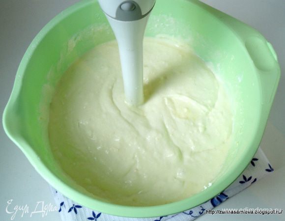 Взбить блендером до гладкого состояния массы.