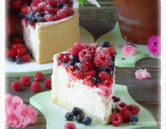 Сверху посыпать сахарной пудрой.