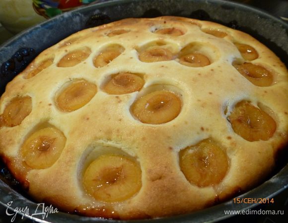 Выпекаем пирог при 180 гр 40-50 минут до сухой лучинки.
Приятного аппетита!