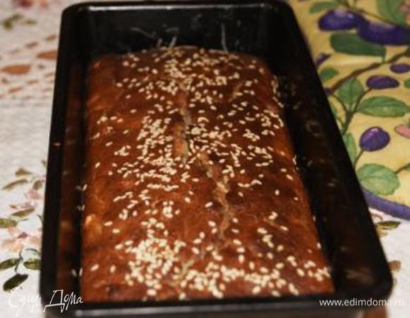 Выложить в форму. По желанию можно посыпать кунжутом. Выпекать при 180 гр. 40-45 минут.