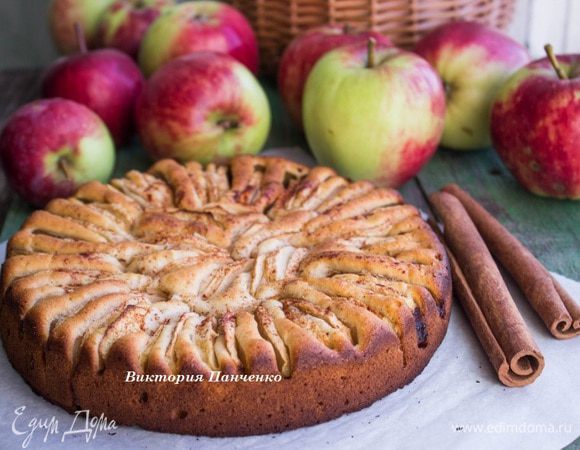 Посыпать корицей и отправить в предварительно разогретую до 180 градусов духовку на 45-50 минут.
Хорош, как в теплом, так и в холодном виде.
Приятного чаепития!!!