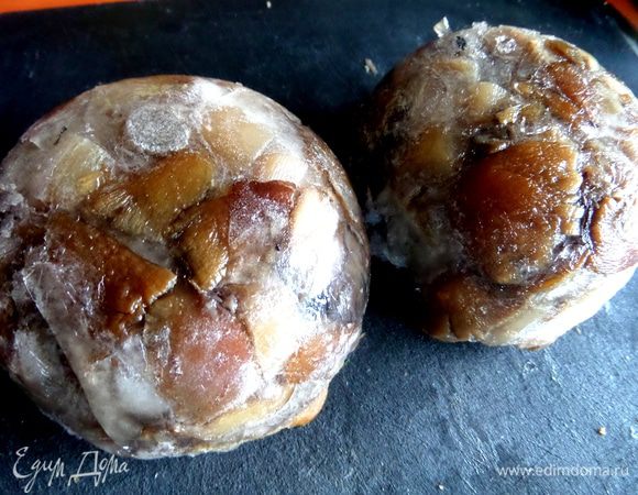 На нашу семью я беру два таких колобочка. Они быстро оттаивают.