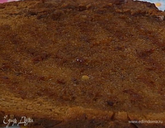 Чеснок почистить и слегка натереть обжаренный хлеб.