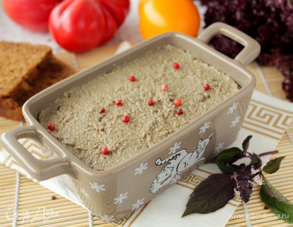 Переложить паштет в подходящую ёмкость. Хранить в холодильнике.
