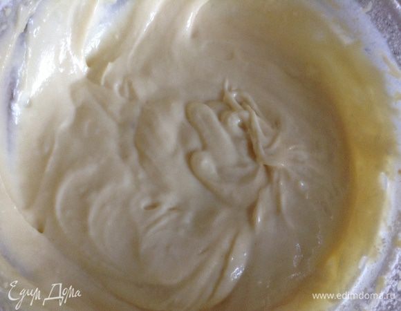 Добавить муку, перемешать, накрыть и оставить на 1 час.