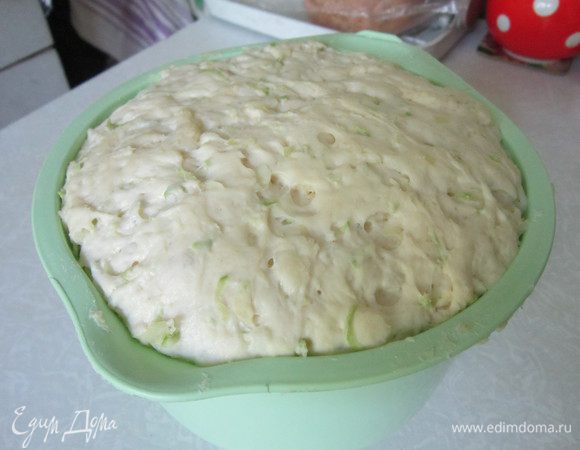 Тесто накрыть полотенцем и поставит в теплое место, дать 2 раза подойти.