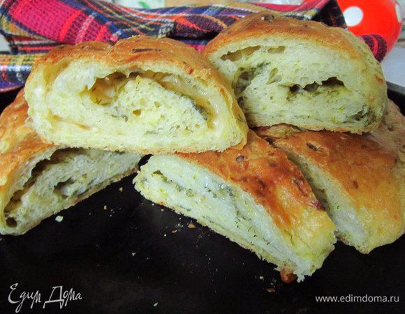 Перед выпечкой посуду можно убрать, я не убирала. Разогреть духовку до 220 градусов, когда хлеб подрумянится установить температуру 180 градусов и выпекать 40 минут. Горячий хлеб смазать сливочным маслом, накрыть полотенцем и дать остыть. Корочка получается мягкая с нежным сливочным вкусом. Приятного аппетита!