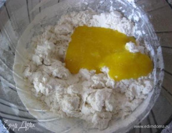 Также влить в муку.