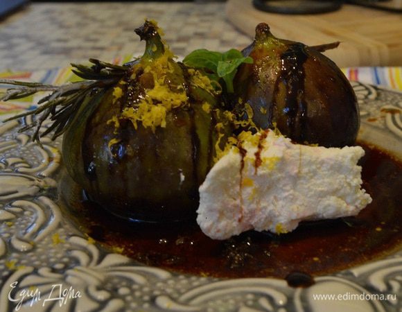 Отправляем в разогретую до 190 градусов духовку на 10 мин. Достаем, даем минут 5 отдохнуть. И сервируем теплыми.