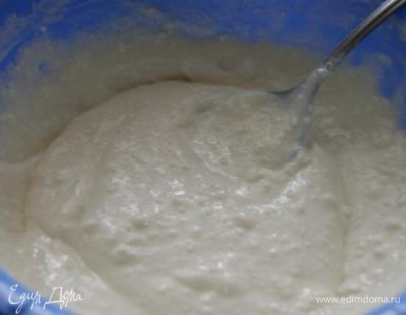 Готовим творожную основу. Творог смешать с творожным сыром.