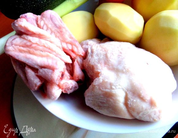 В ингредиентах не удалось поставить ещё куриную спинку,на которой я чаще всего варю куриные бульоны.