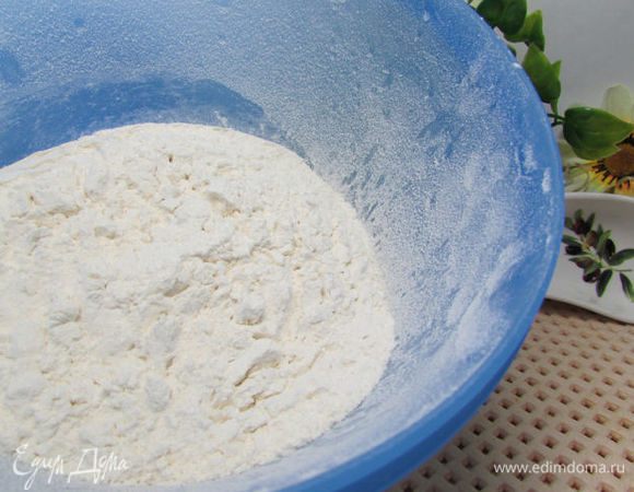 Просеять муку.