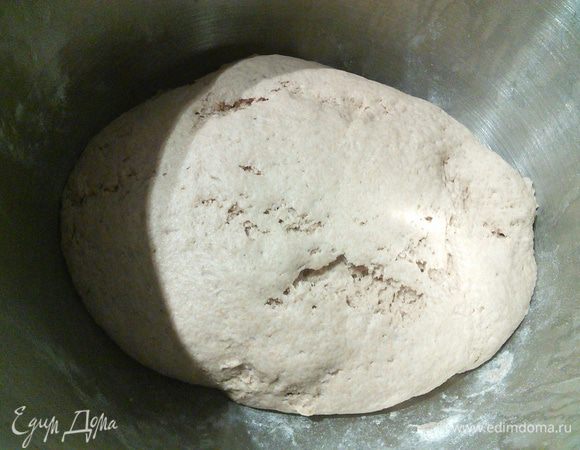 Так выглядит тесто через 1,5 часа. Сформировать батон. 