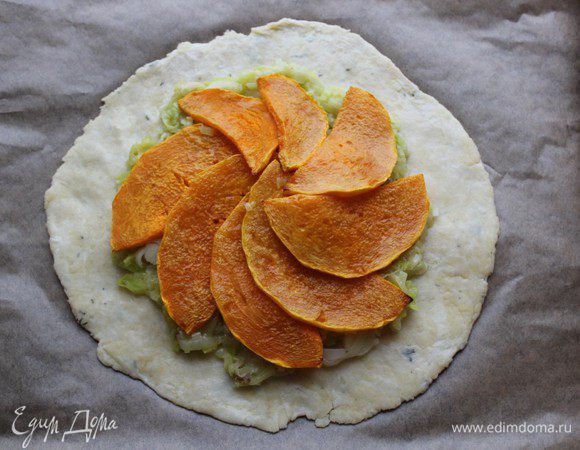 на порей выложить ломтики тыквы