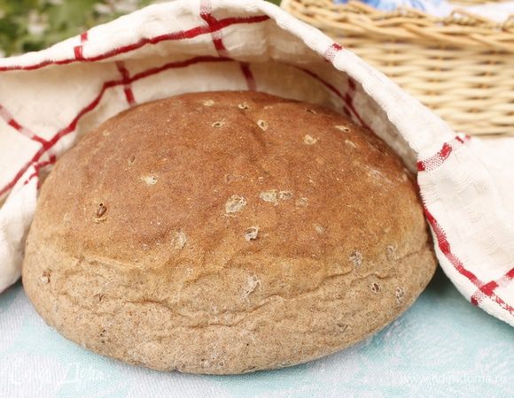 Форму для выпечки сухо смазать растительным маслом. Подошедшее тесто хорошо обмять. Сформировать булку. Убрать форму в тёплое, закрытое  место, на 30-40 минут.